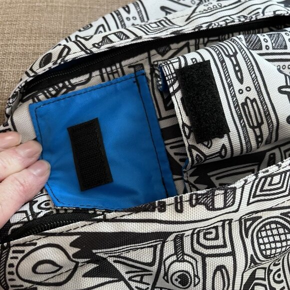 Kavu Rope Sling Bag Black And White Print Horseshoe Tennis Racket - Picture 7 of 10